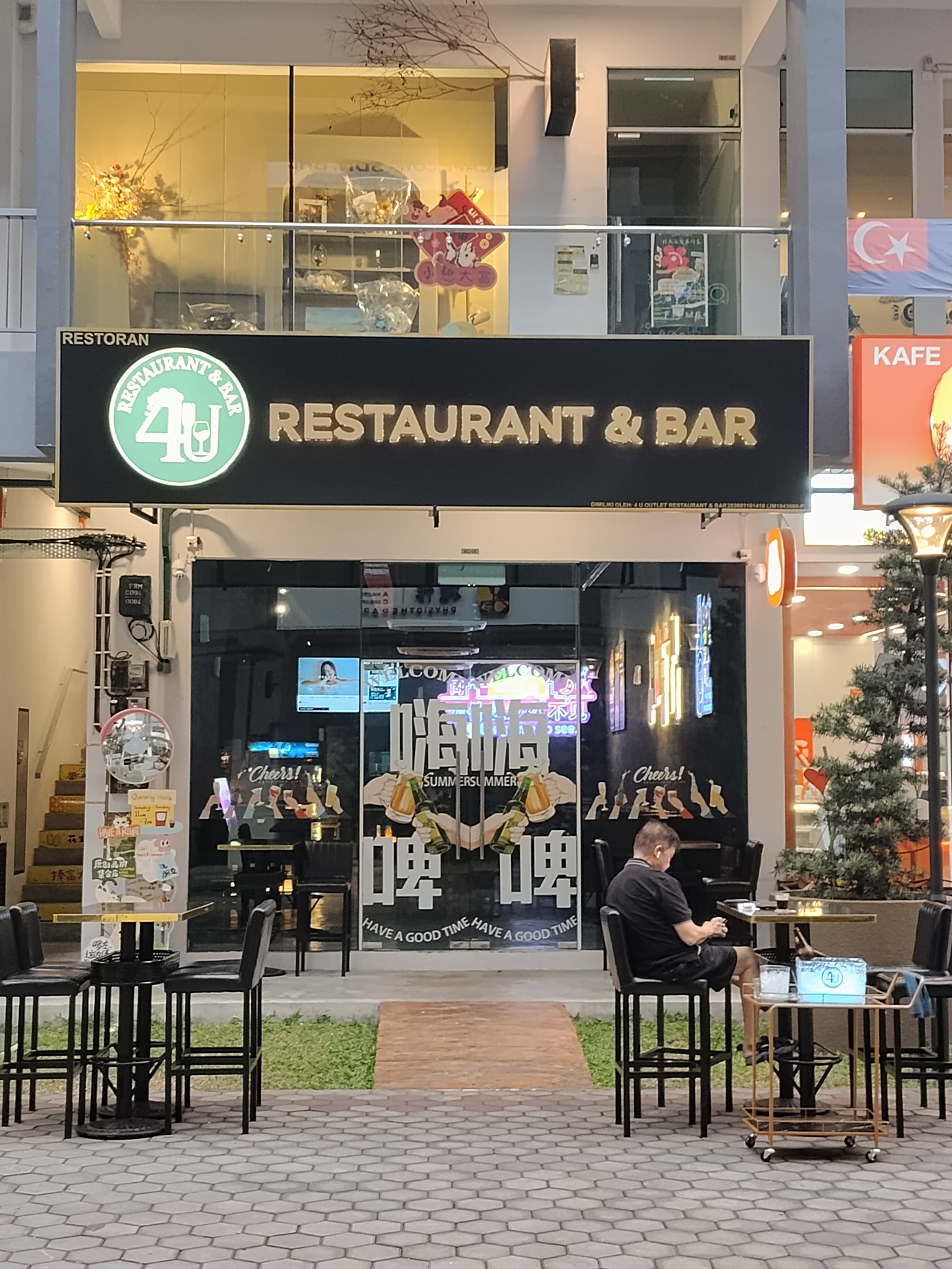 4 U Restaurant & Bar photo 1
